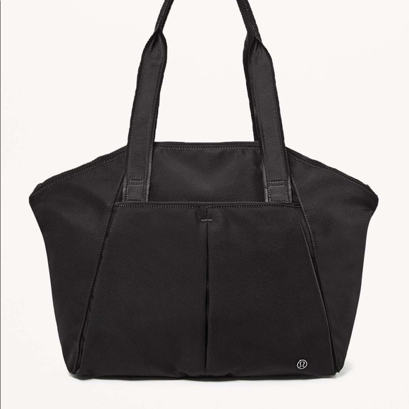 lululemon athletica Handbags - Lululemon free to be bag